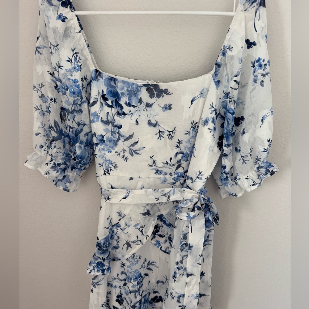 Francesca's Collections Blue and White Floral Long Sleeve Dress